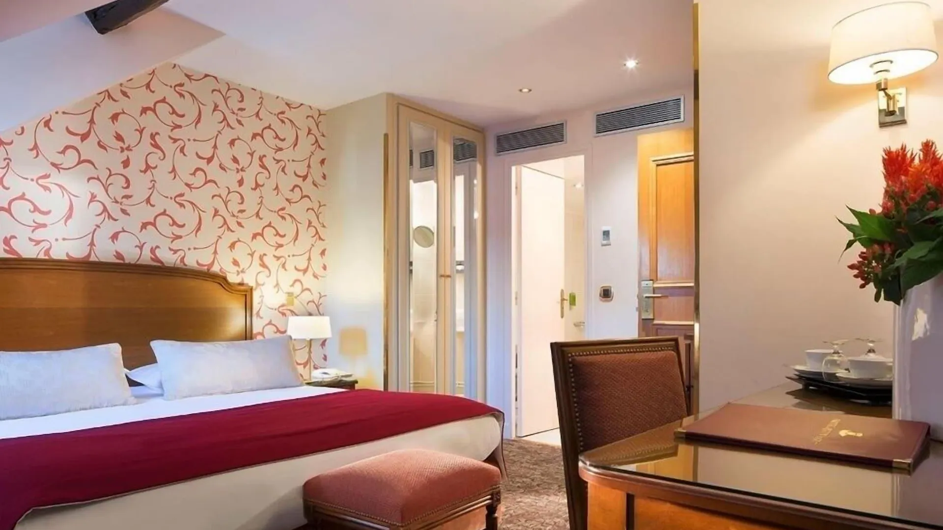 Queen Mary Opera Hotel 4*