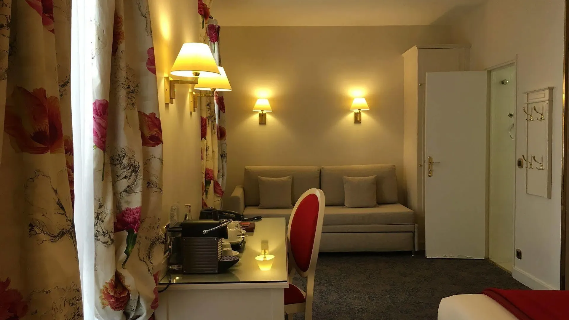 Queen Mary Opera Hotel 4*