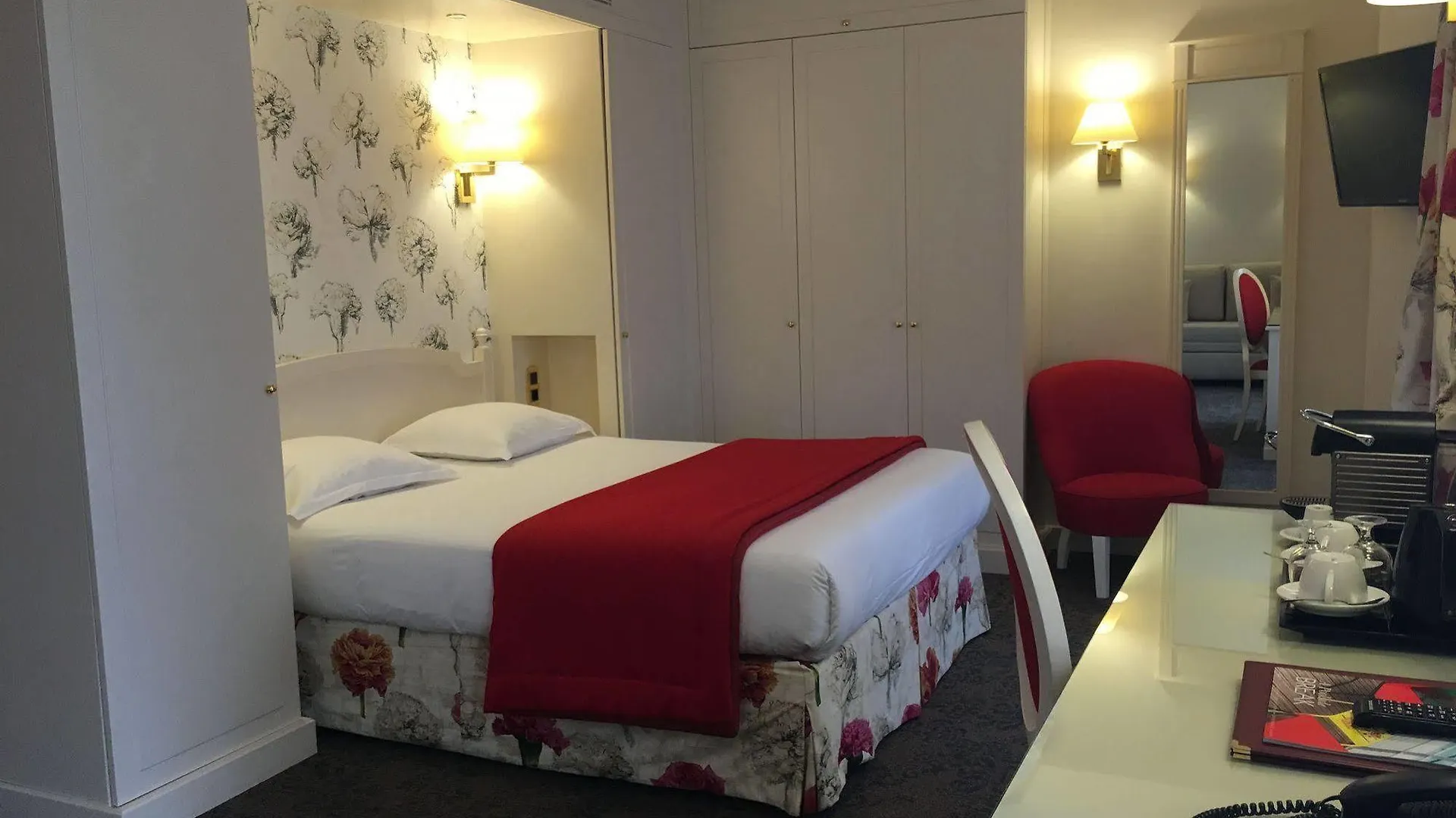 Hotel Queen Mary Opera 4*