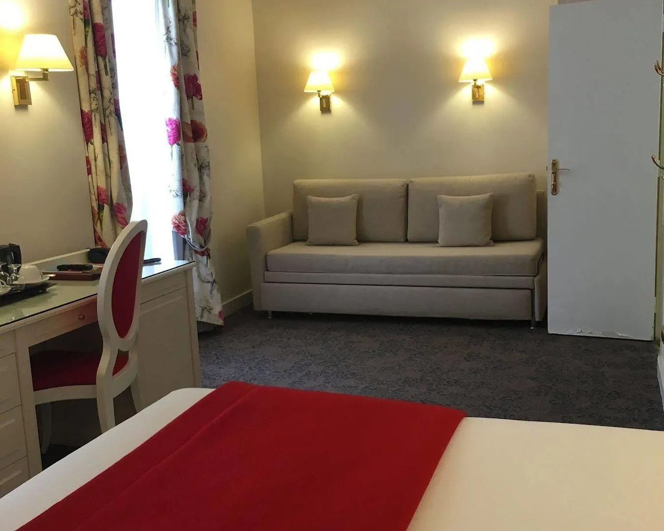 Hotel Queen Mary Opera 4*