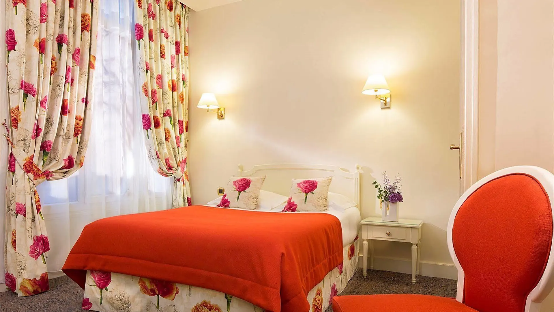 Hotel Queen Mary Opera 4*